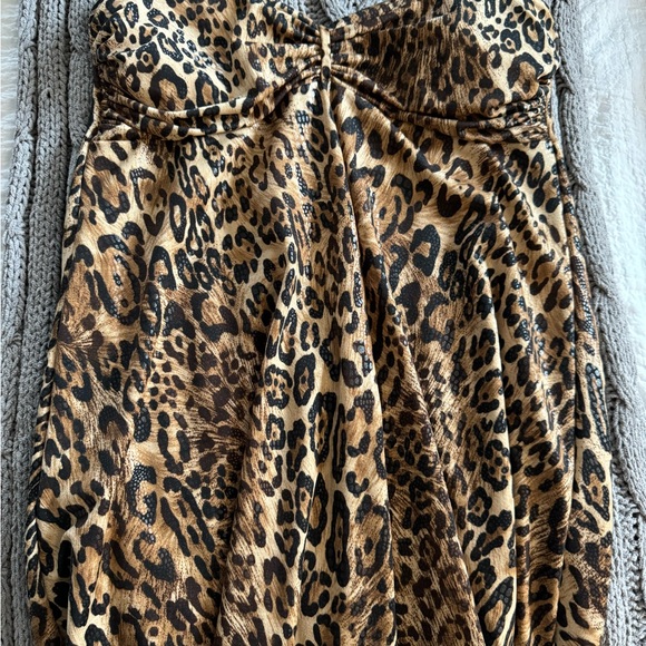 Rue 21 size medium, strapless leopard, print top. Bin8 - Picture 3 of 4